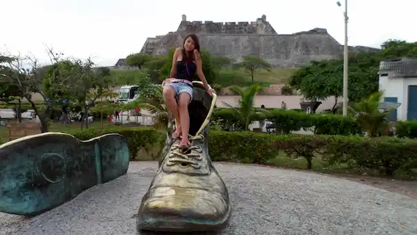 monumento a los zapatos viejos en cartagena
